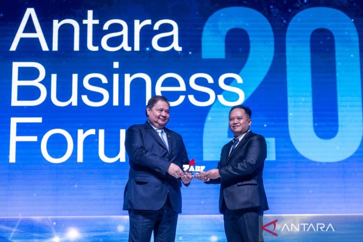 Menteri Koordinator Bidang Perekonomian Airlangga Hartarto berbicara dalam forum bisnis di Jakarta