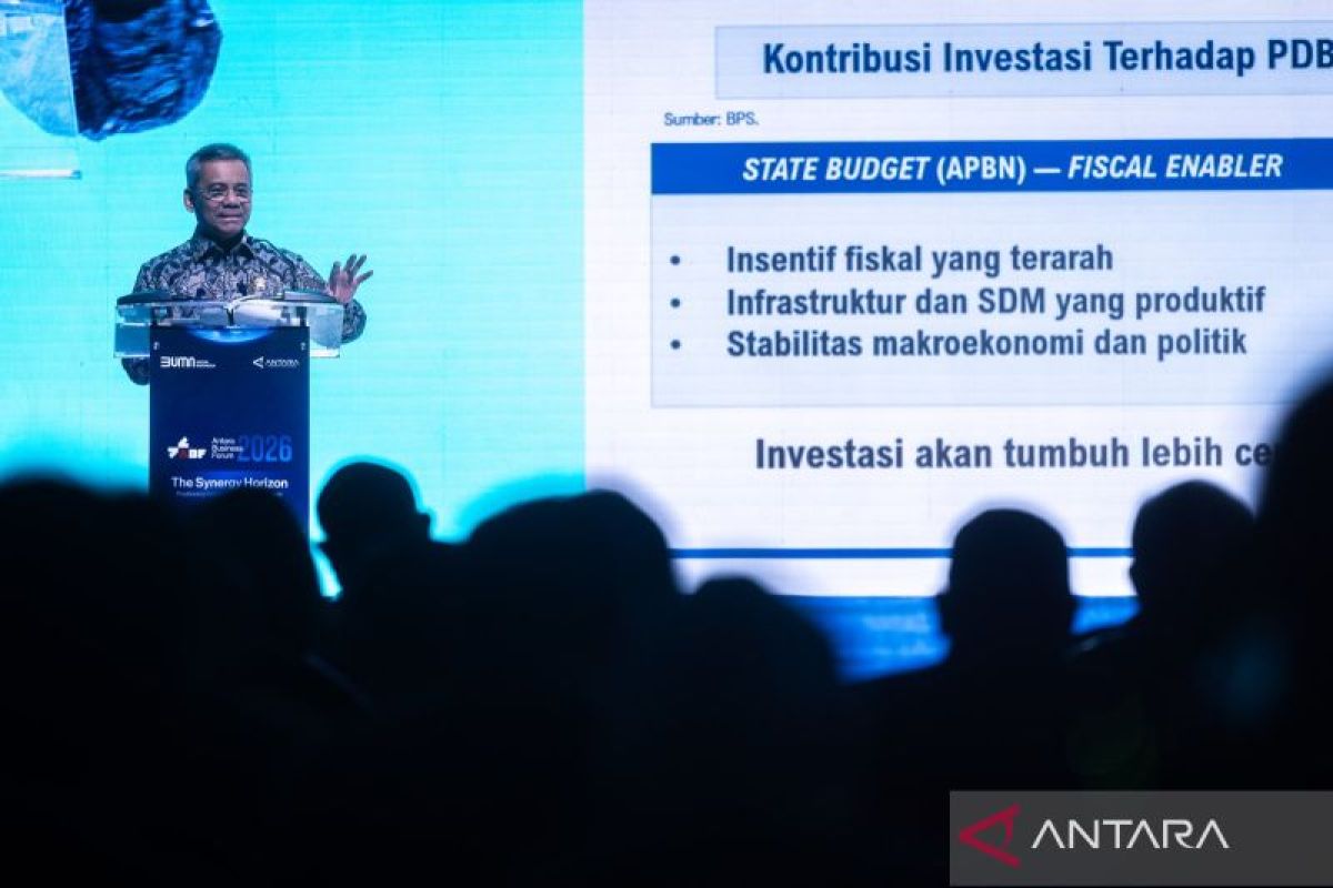 Menteri Keuangan Suahasil Nazara menyampaikan presentasi di Jakarta
